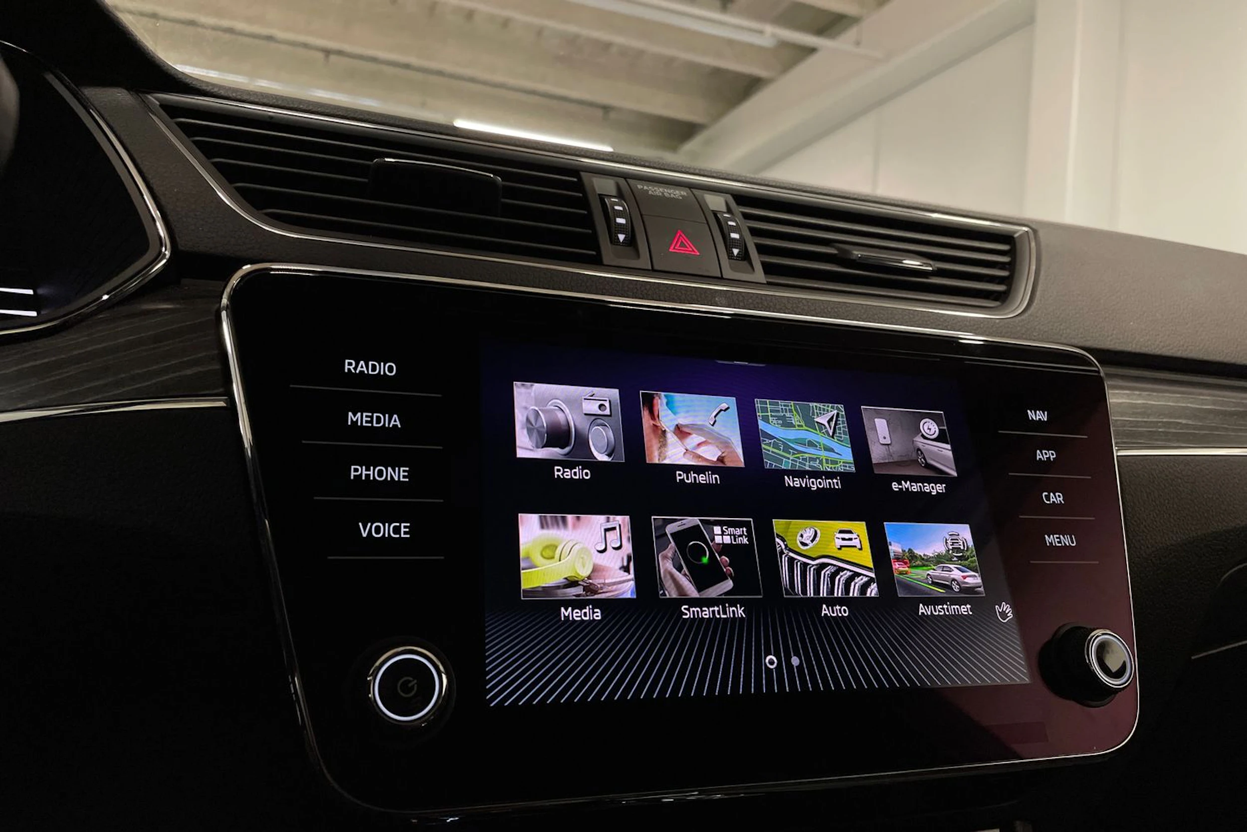 harmaa Skoda Superb 2021 kuva 14.