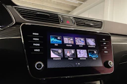 harmaa Skoda Superb 2021 kuva 15.