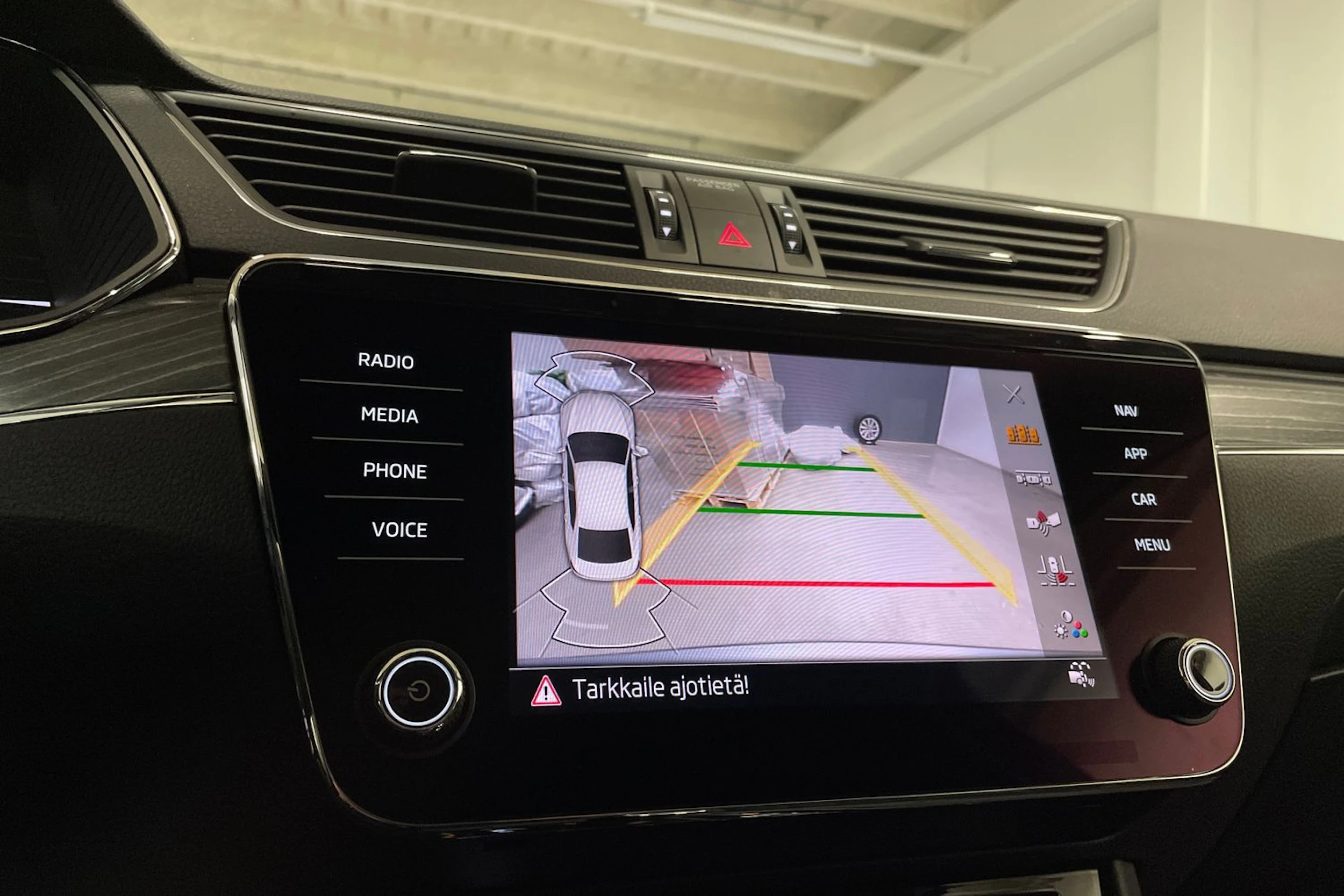 harmaa Skoda Superb 2021 kuva 18.