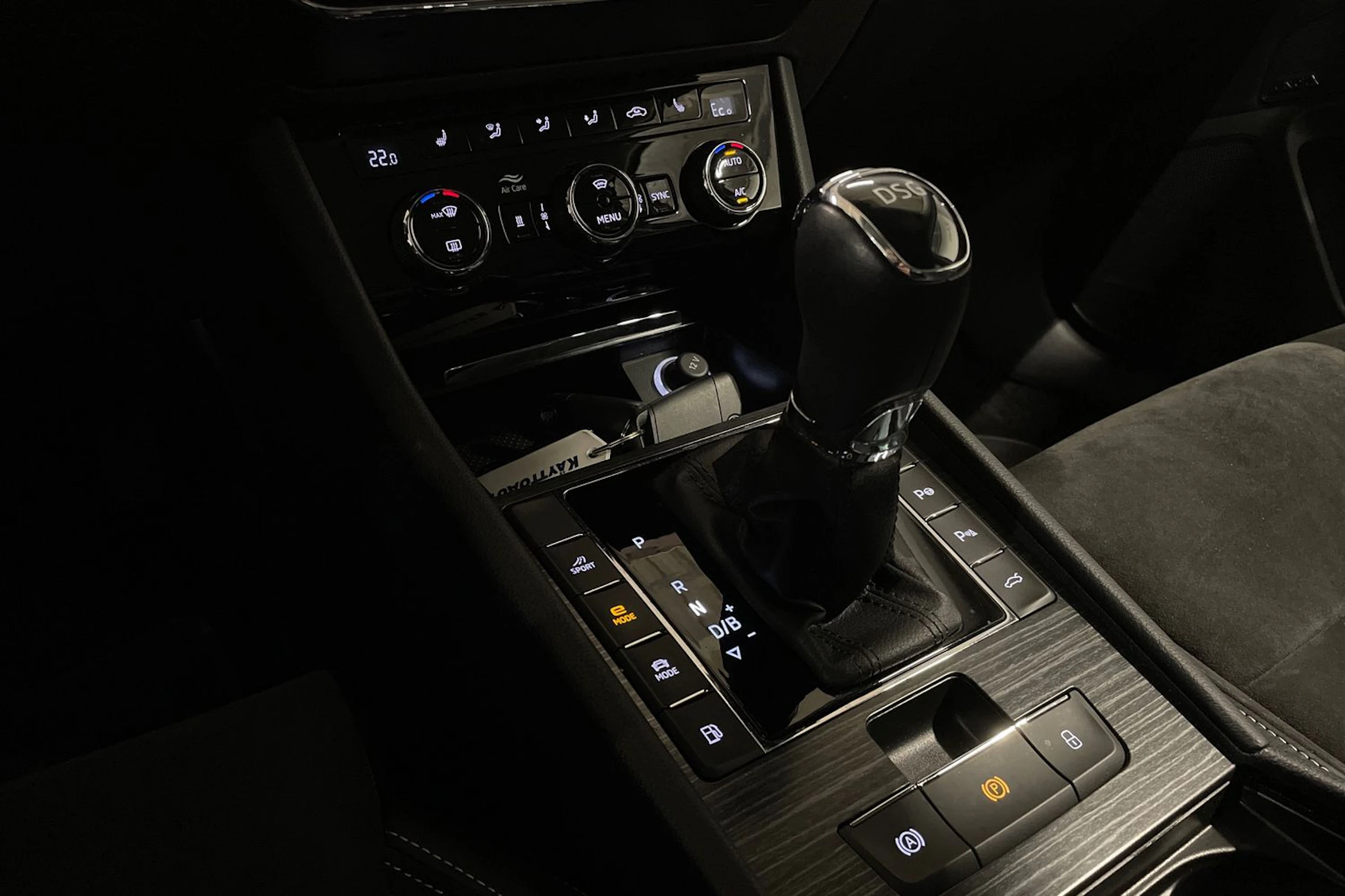 harmaa Skoda Superb 2021 kuva 19.