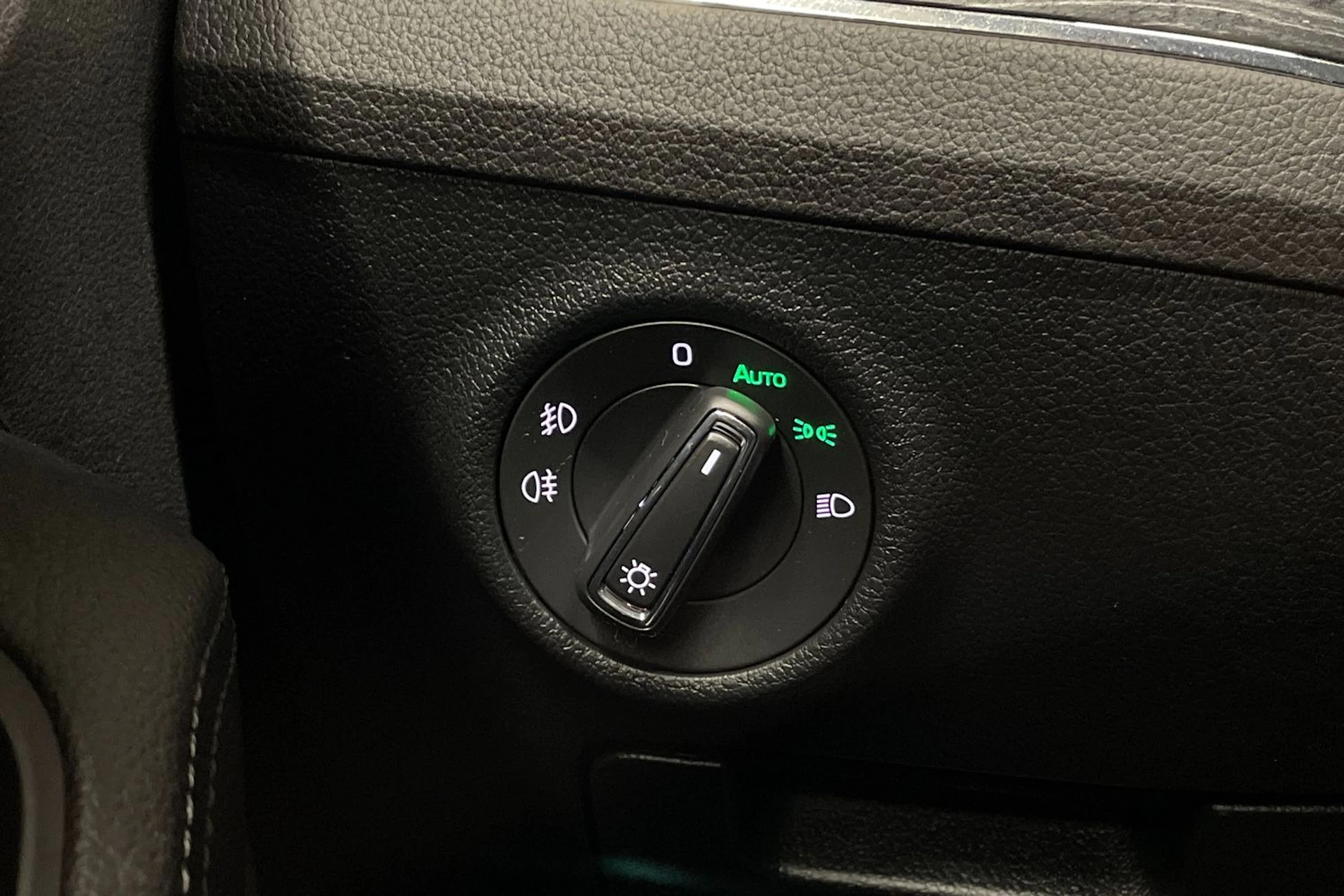 harmaa Skoda Superb 2021 kuva 20.