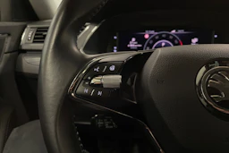 harmaa Skoda Superb 2021 kuva 21.