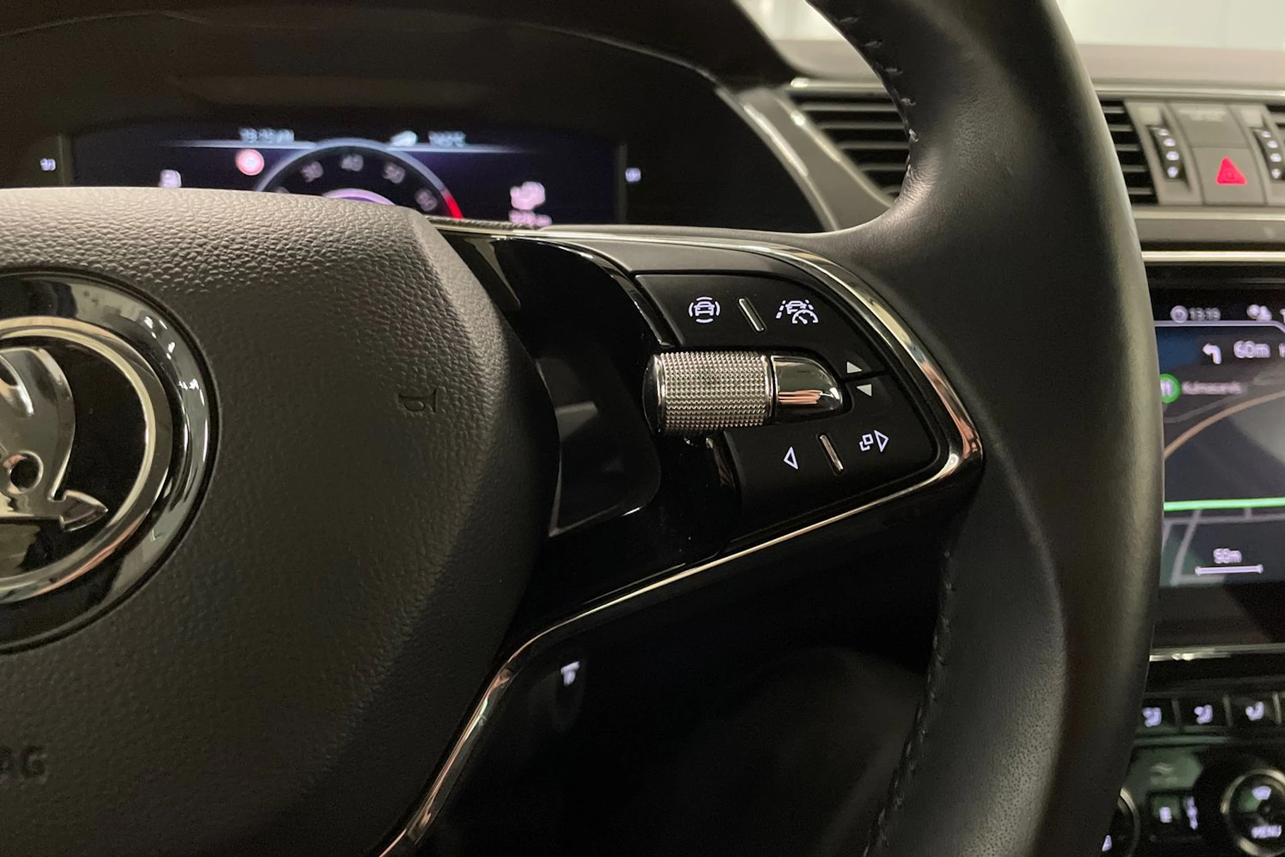 harmaa Skoda Superb 2021 kuva 22.