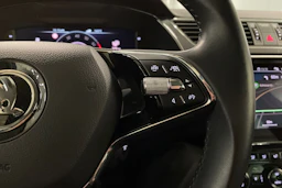 harmaa Skoda Superb 2021 kuva 22.