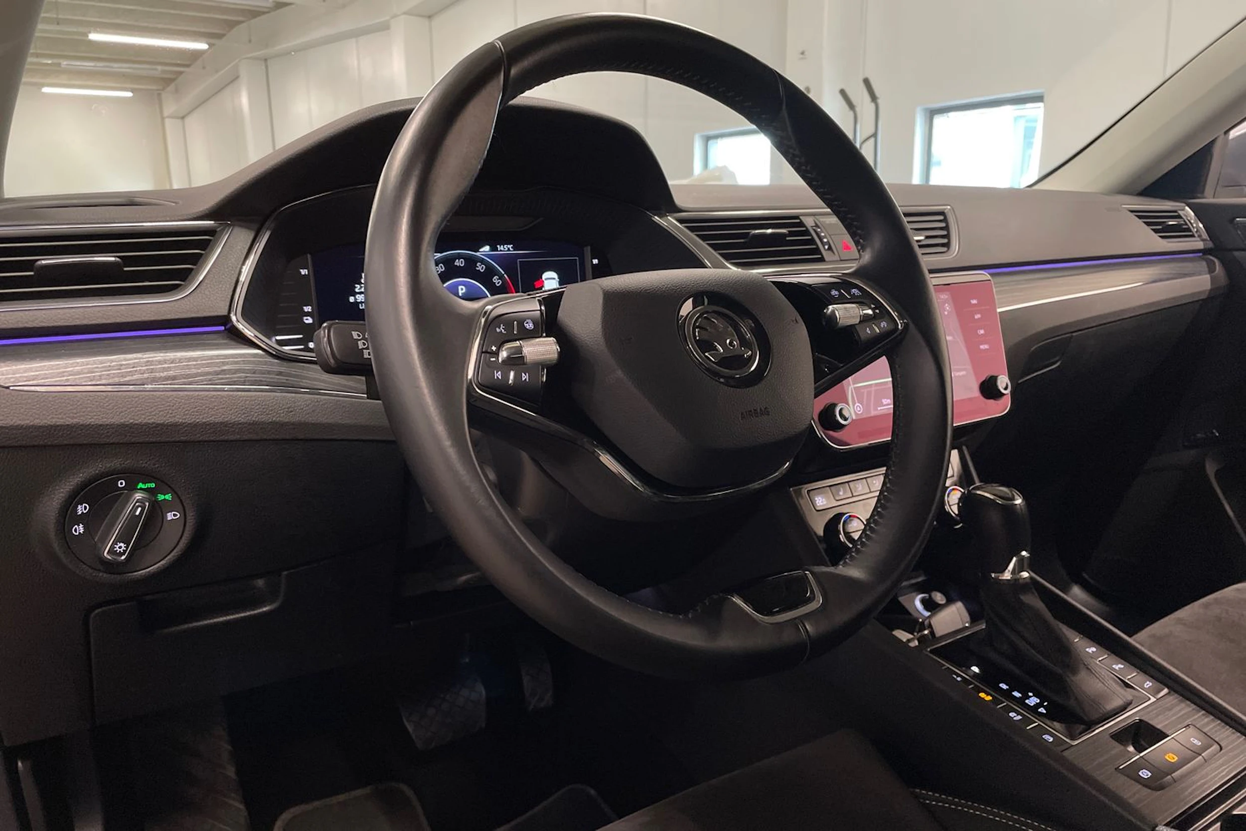 harmaa Skoda Superb 2021 kuva 25.