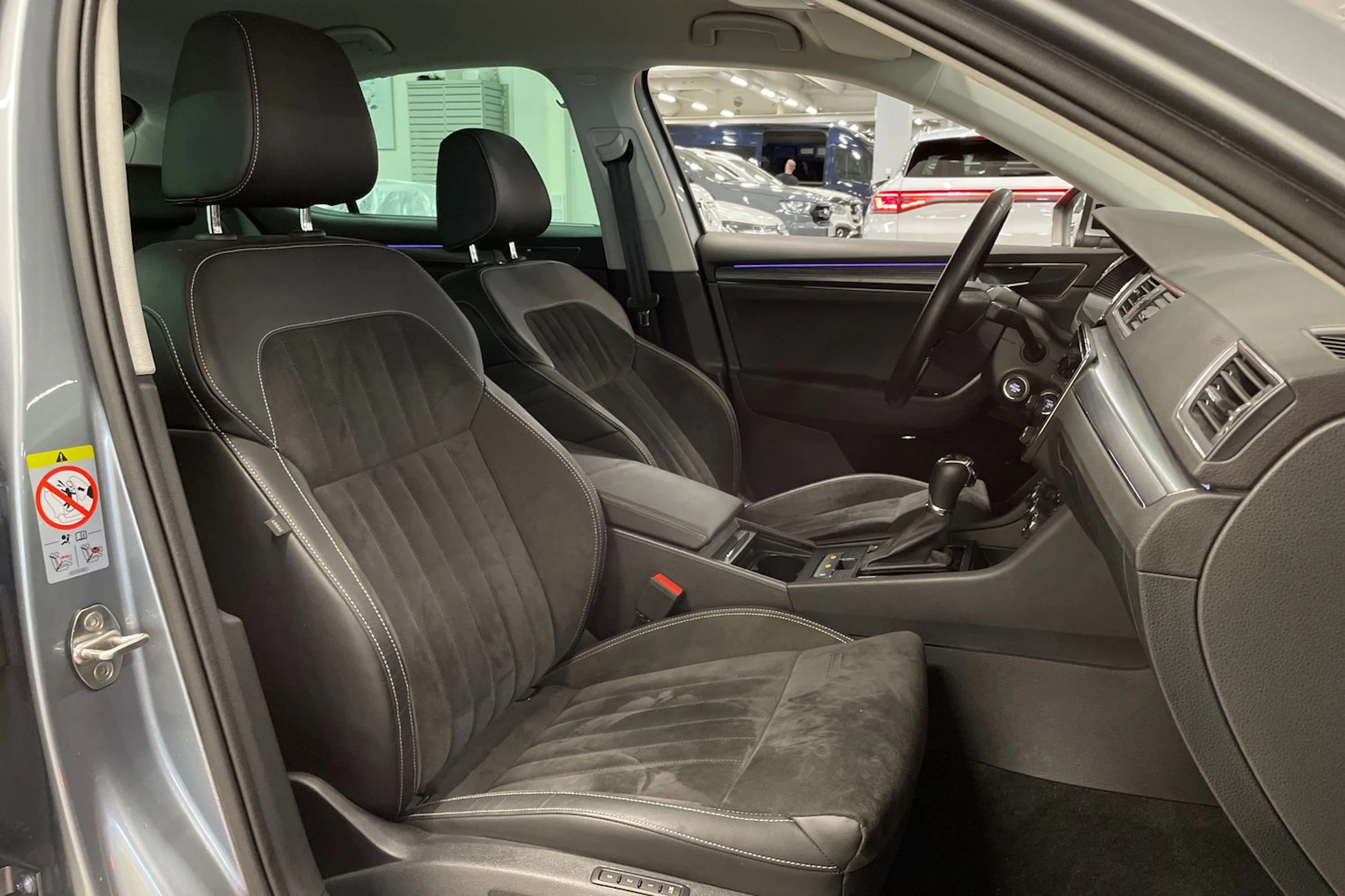 harmaa Skoda Superb 2021 kuva 26.