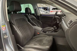 harmaa Skoda Superb 2021 kuva 26.