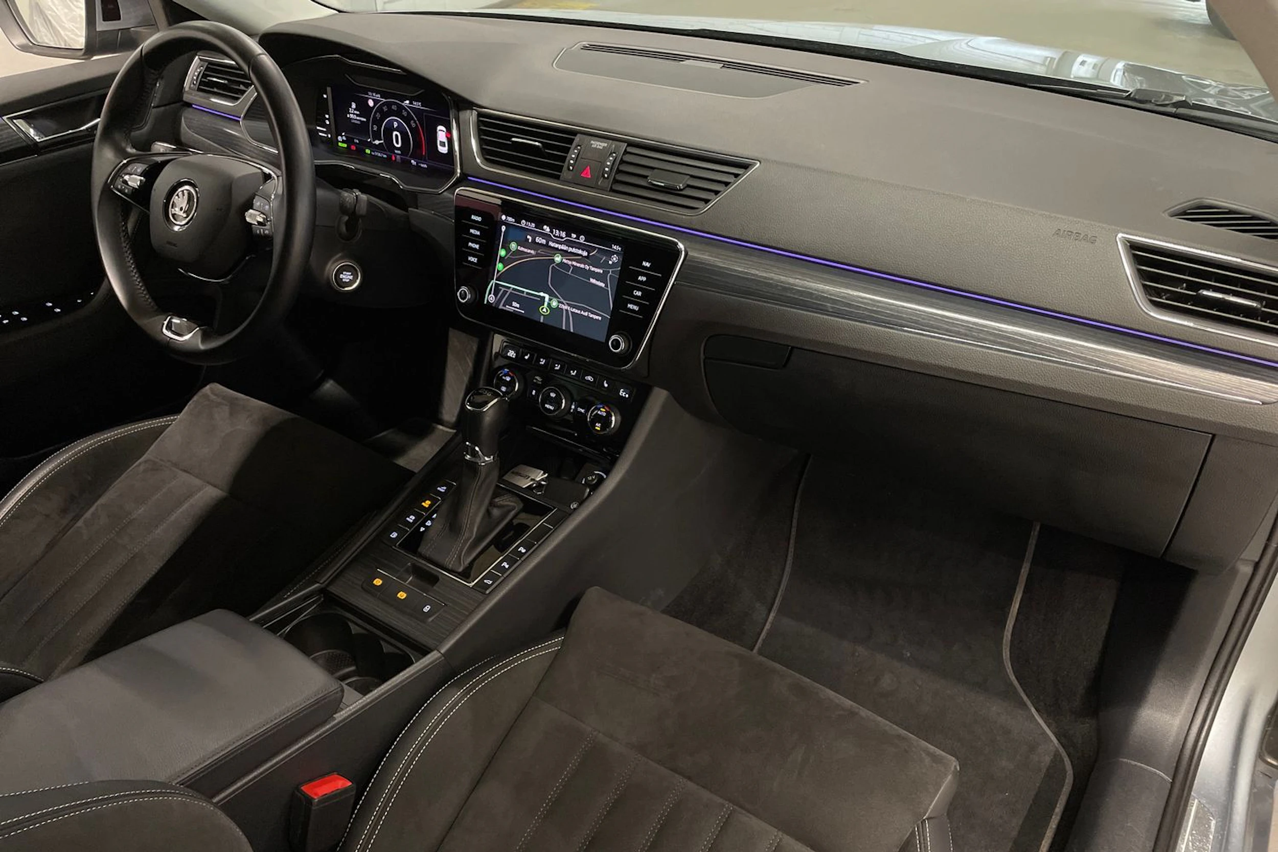 harmaa Skoda Superb 2021 kuva 27.