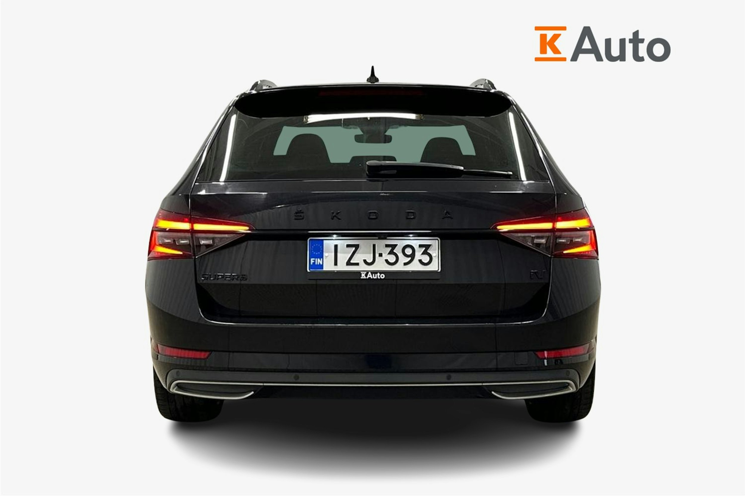 musta Skoda Superb 2021 kuva 3.