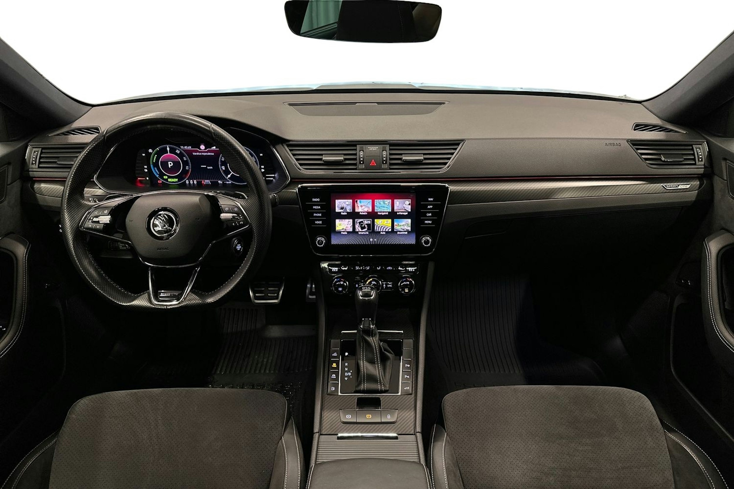 musta Skoda Superb 2021 kuva 9.