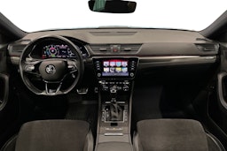 musta Skoda Superb 2021 kuva 9.