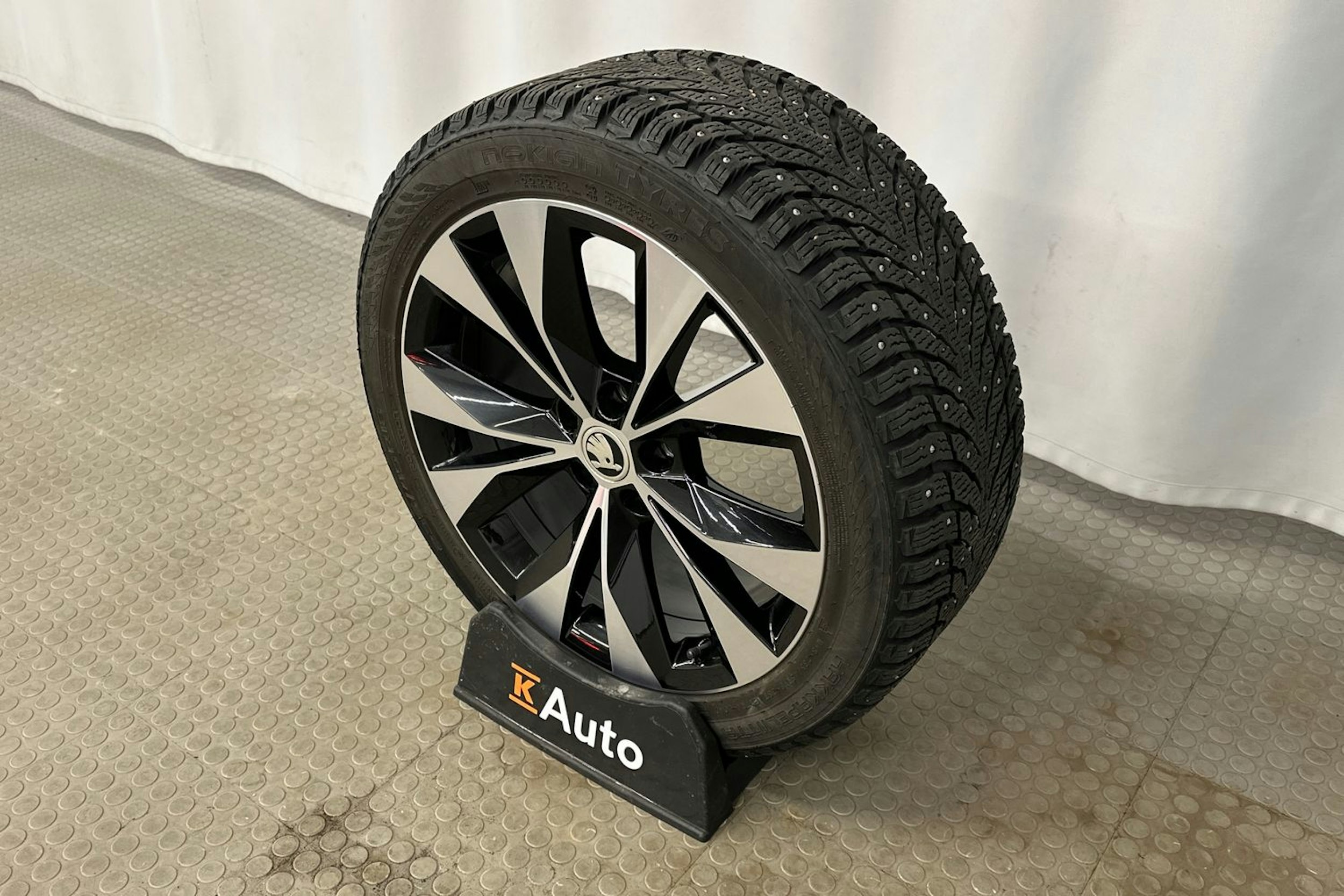 musta Skoda Superb 2021 kuva 13.