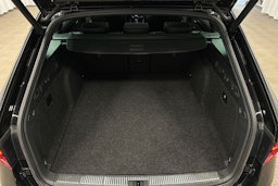 musta Skoda Superb 2021 kuva 14.