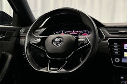 musta Skoda Superb 2021 kuva 18.