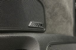 musta Skoda Superb 2021 kuva 21.