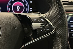 musta Skoda Superb 2021 kuva 24.