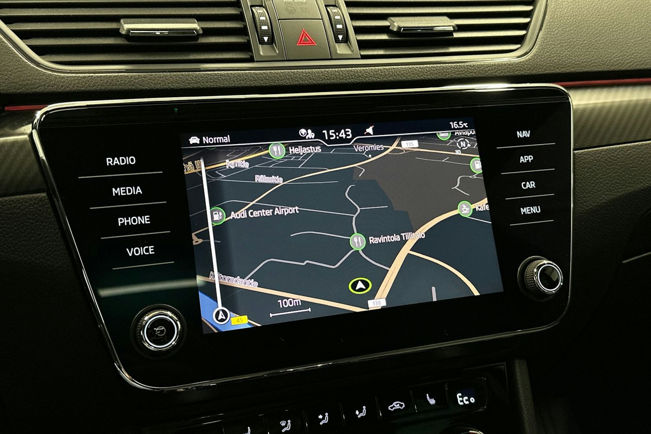 musta Skoda Superb 2021 kuva 27.