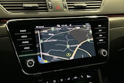musta Skoda Superb 2021 kuva 27.
