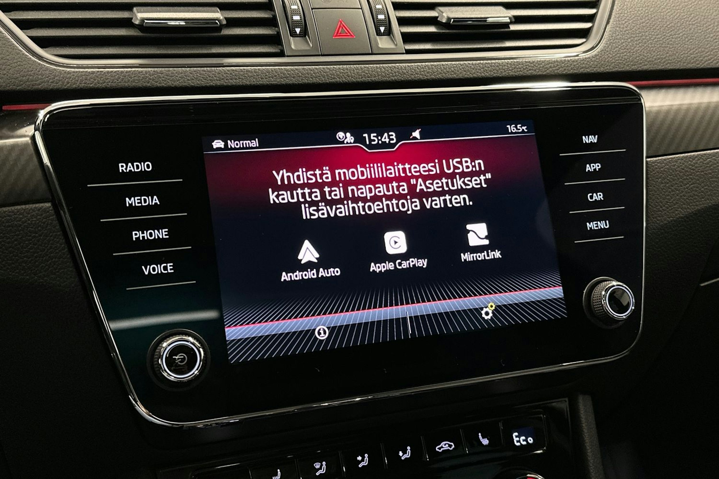 musta Skoda Superb 2021 kuva 28.