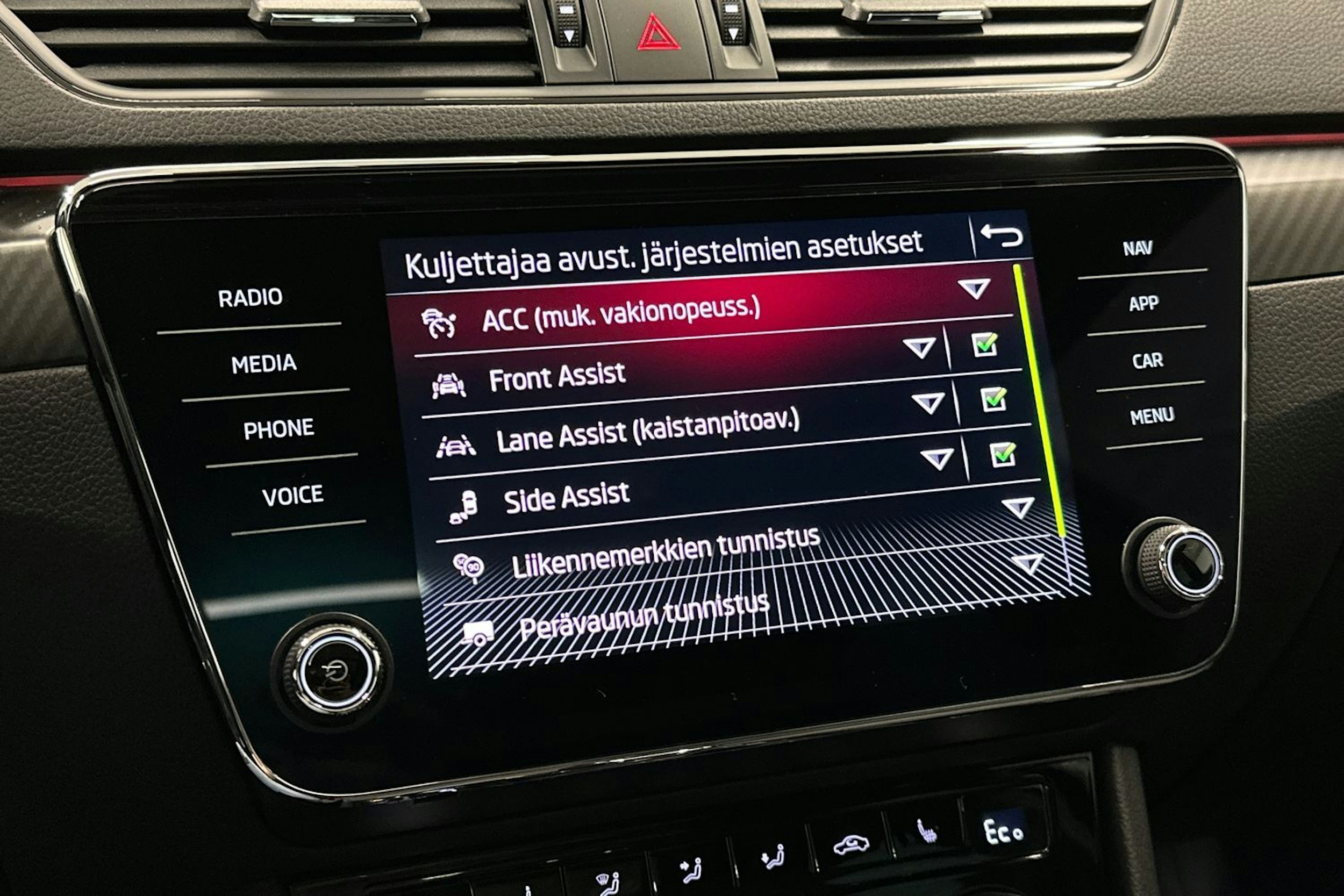musta Skoda Superb 2021 kuva 29.
