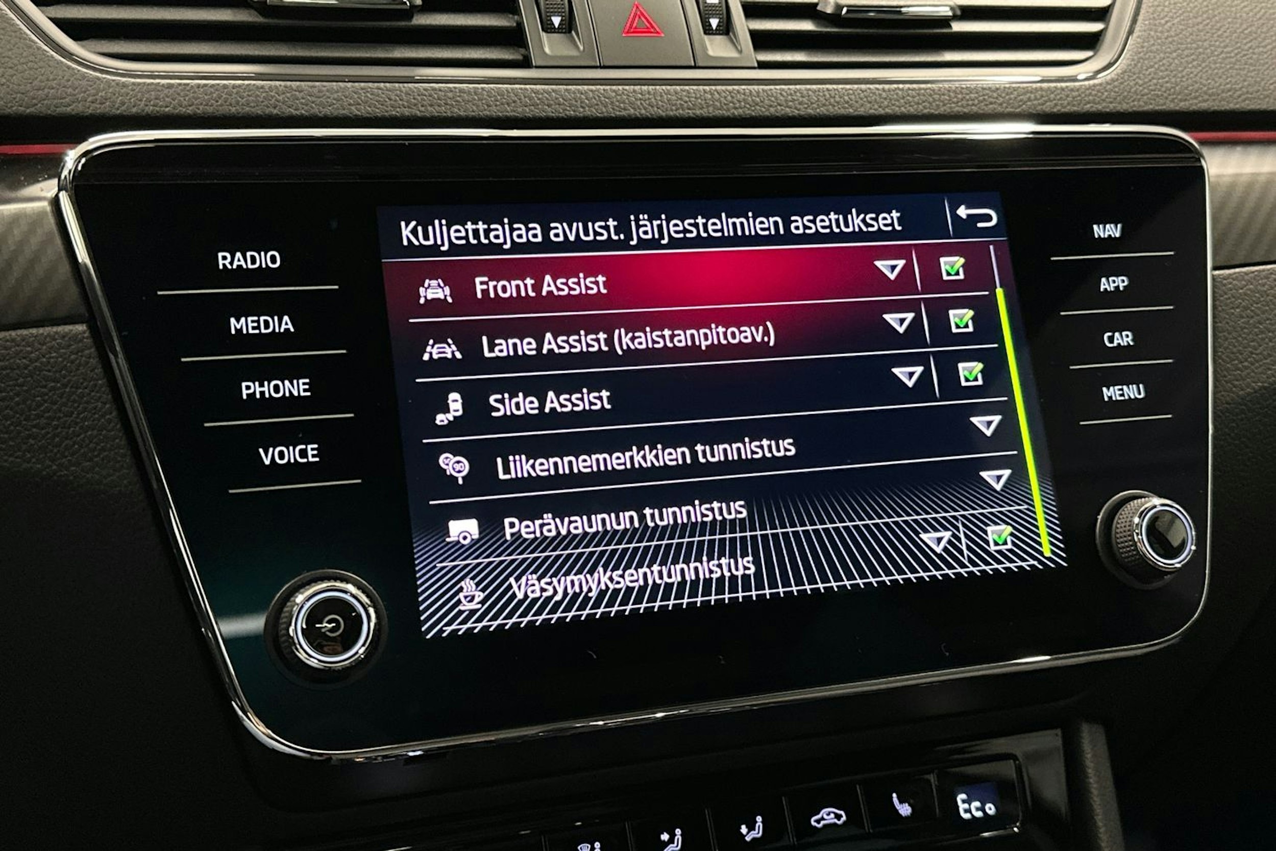 musta Skoda Superb 2021 kuva 30.