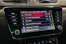 musta Skoda Superb 2021 kuva 30.