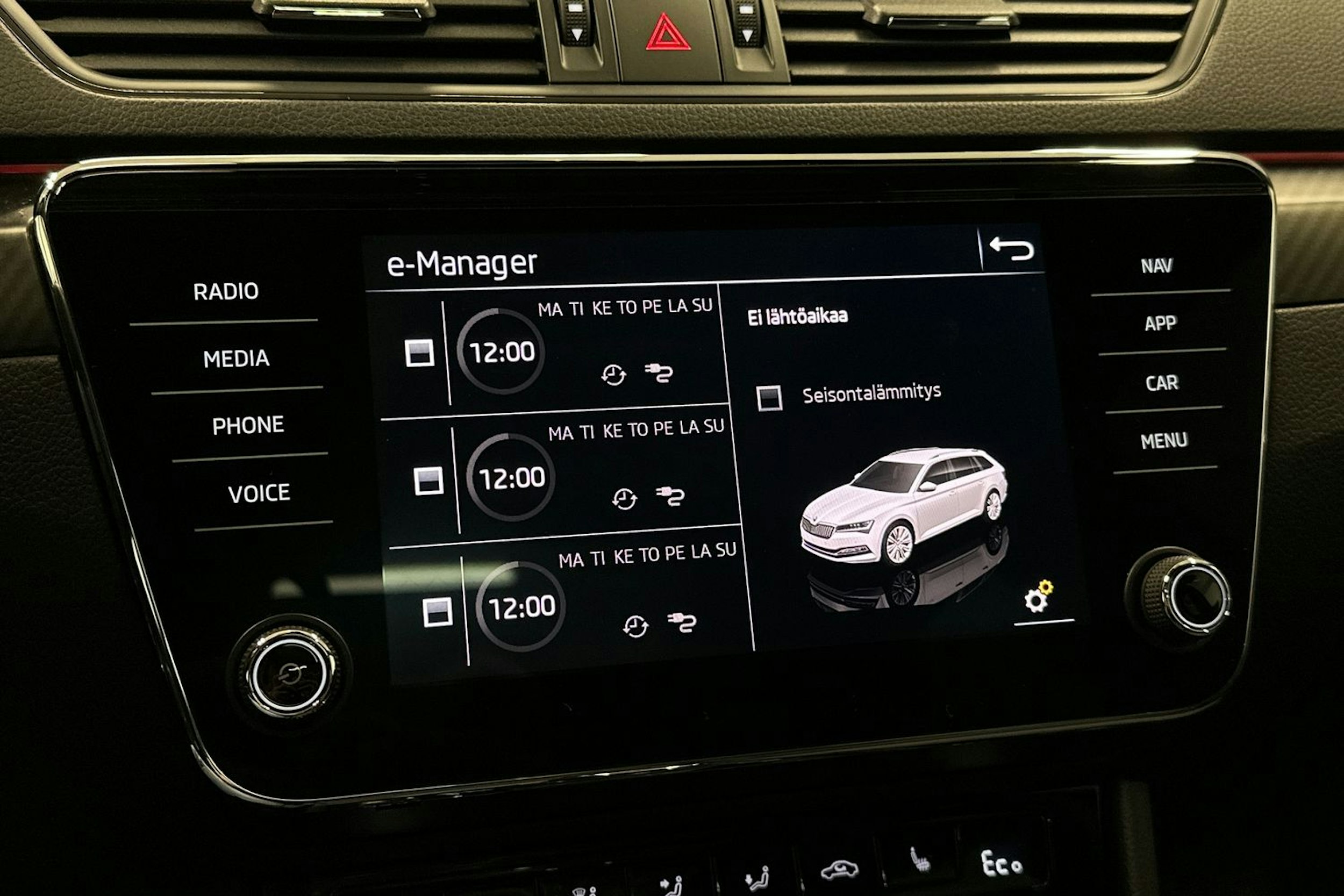 musta Skoda Superb 2021 kuva 31.