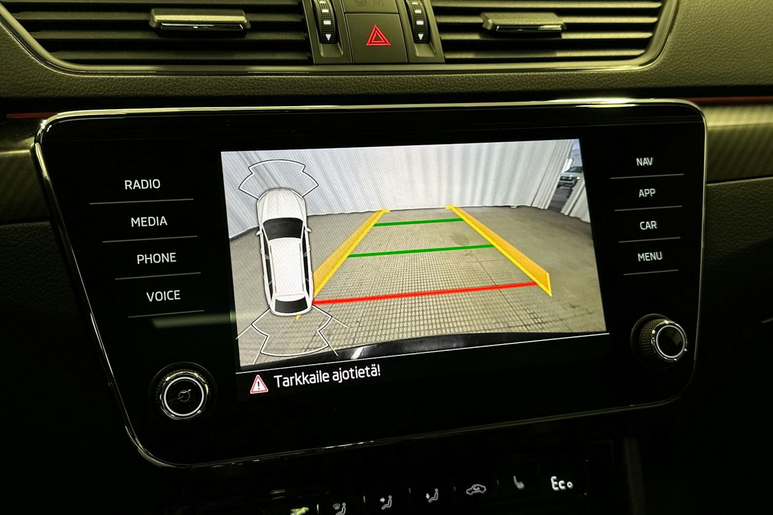 musta Skoda Superb 2021 kuva 32.