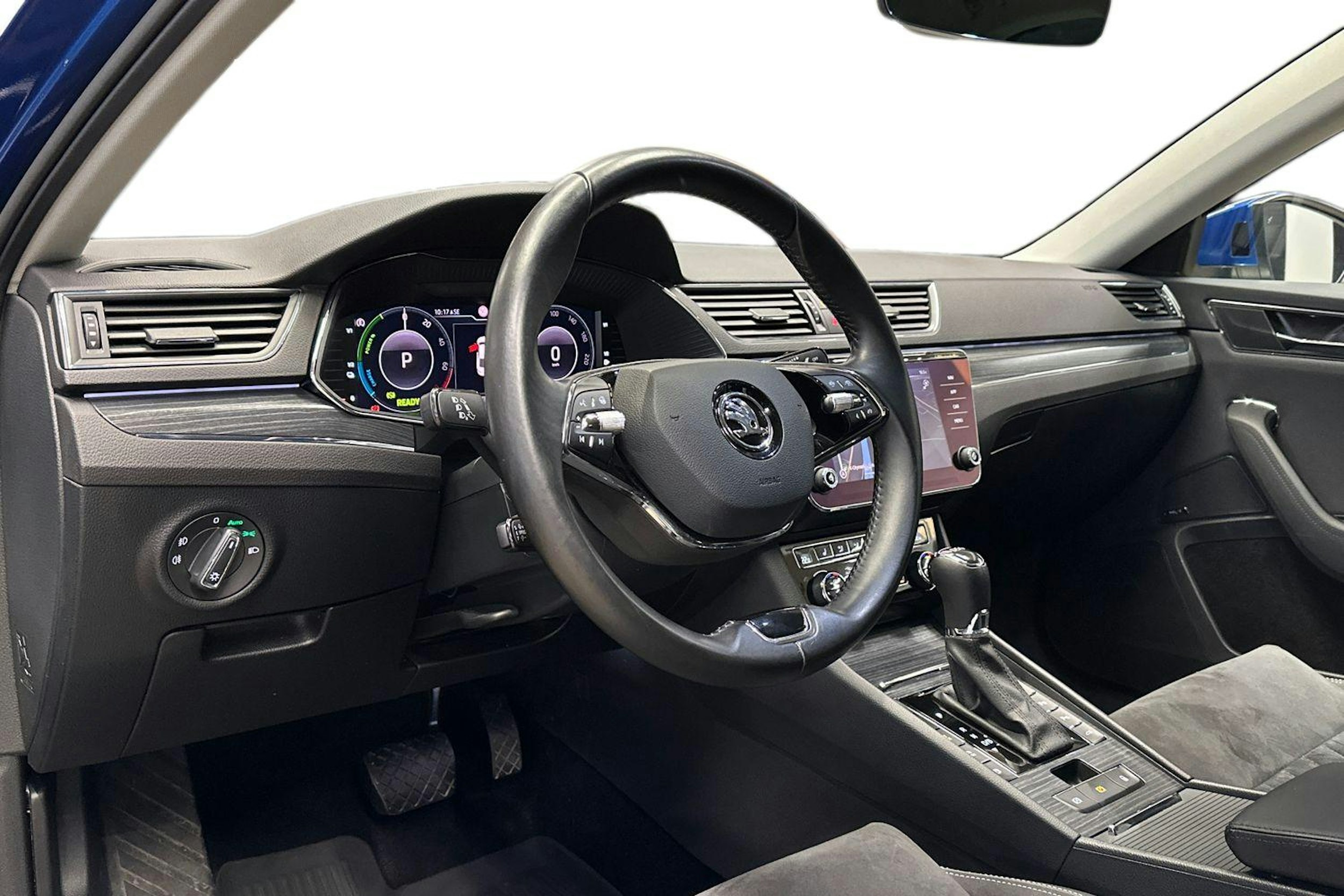 sininen Skoda Superb 2021 kuva 7.