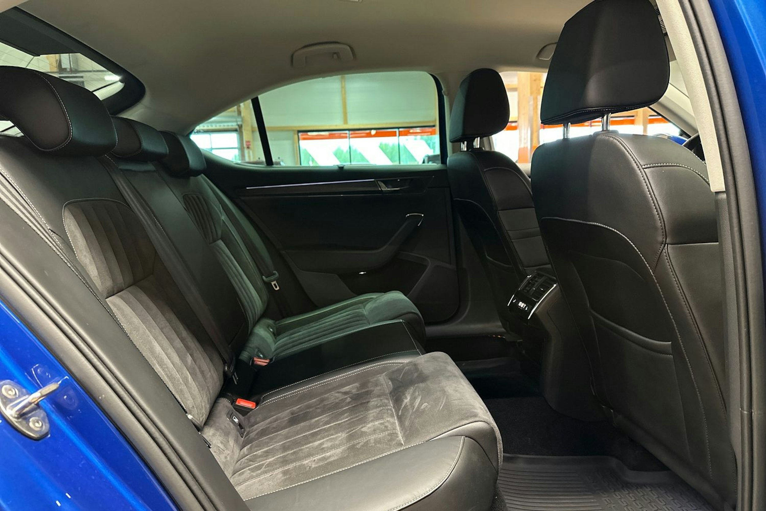sininen Skoda Superb 2021 kuva 17.