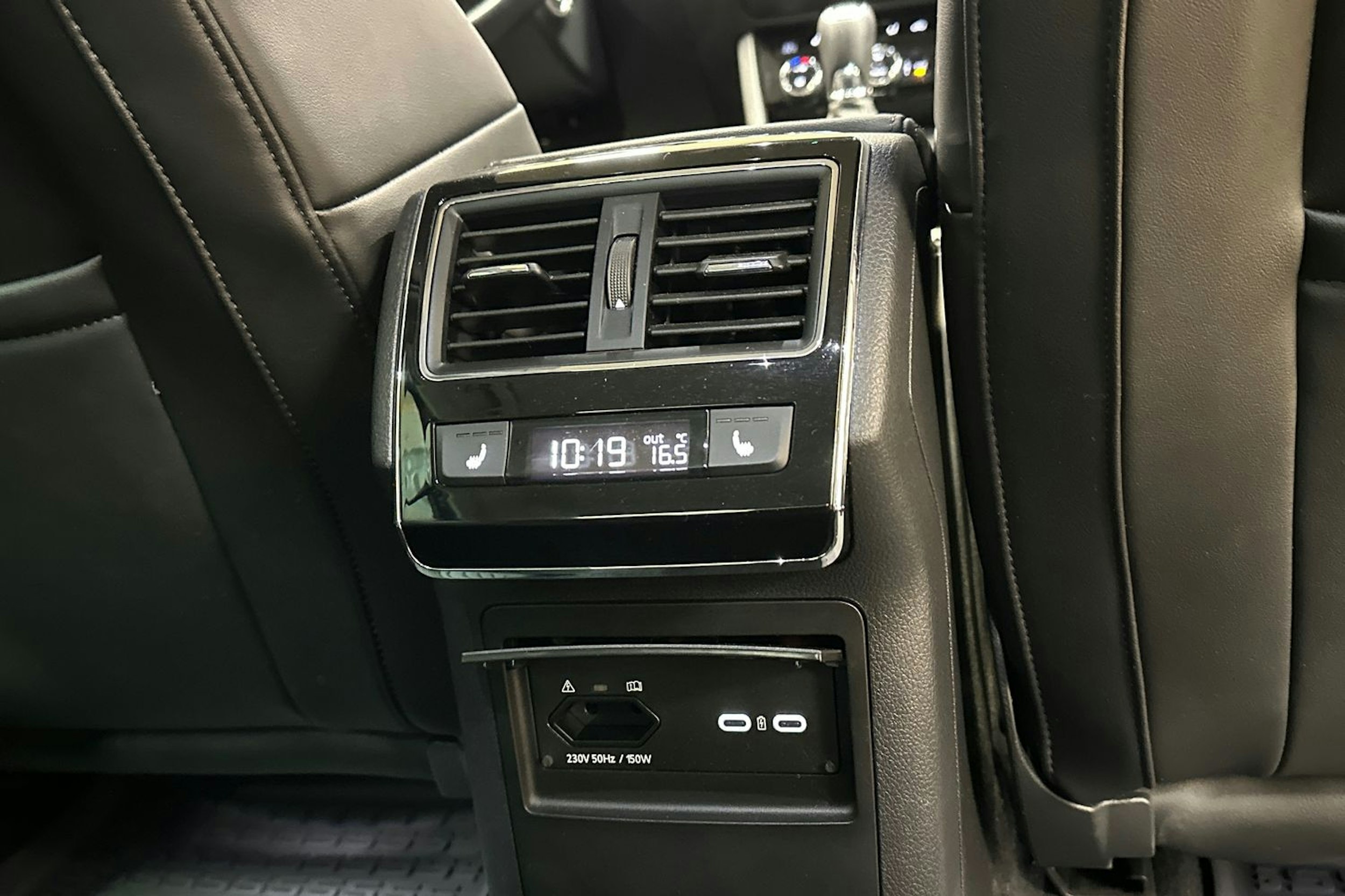 sininen Skoda Superb 2021 kuva 18.