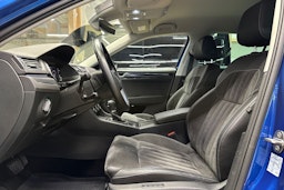 sininen Skoda Superb 2021 kuva 19.