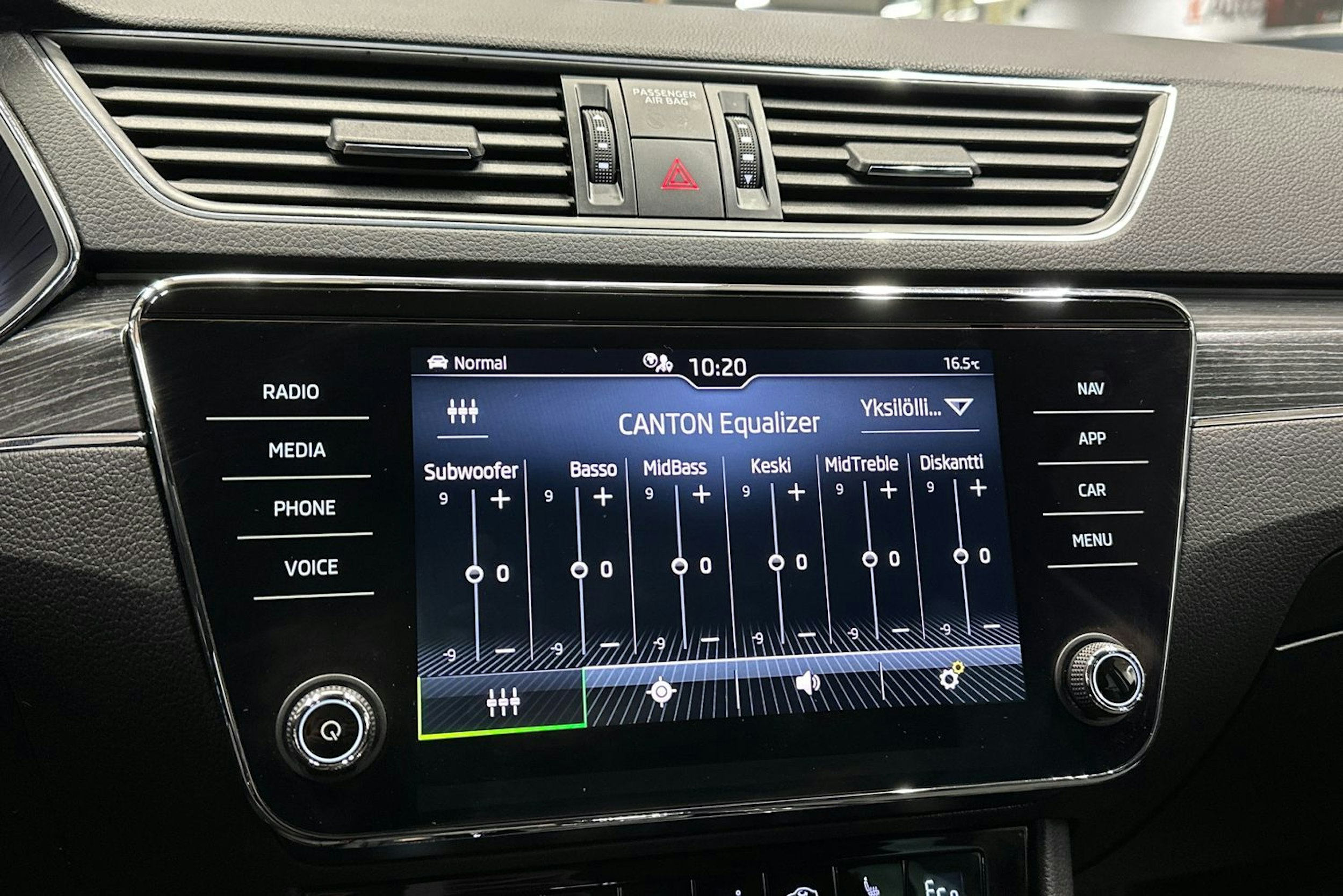 sininen Skoda Superb 2021 kuva 22.