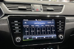 sininen Skoda Superb 2021 kuva 22.