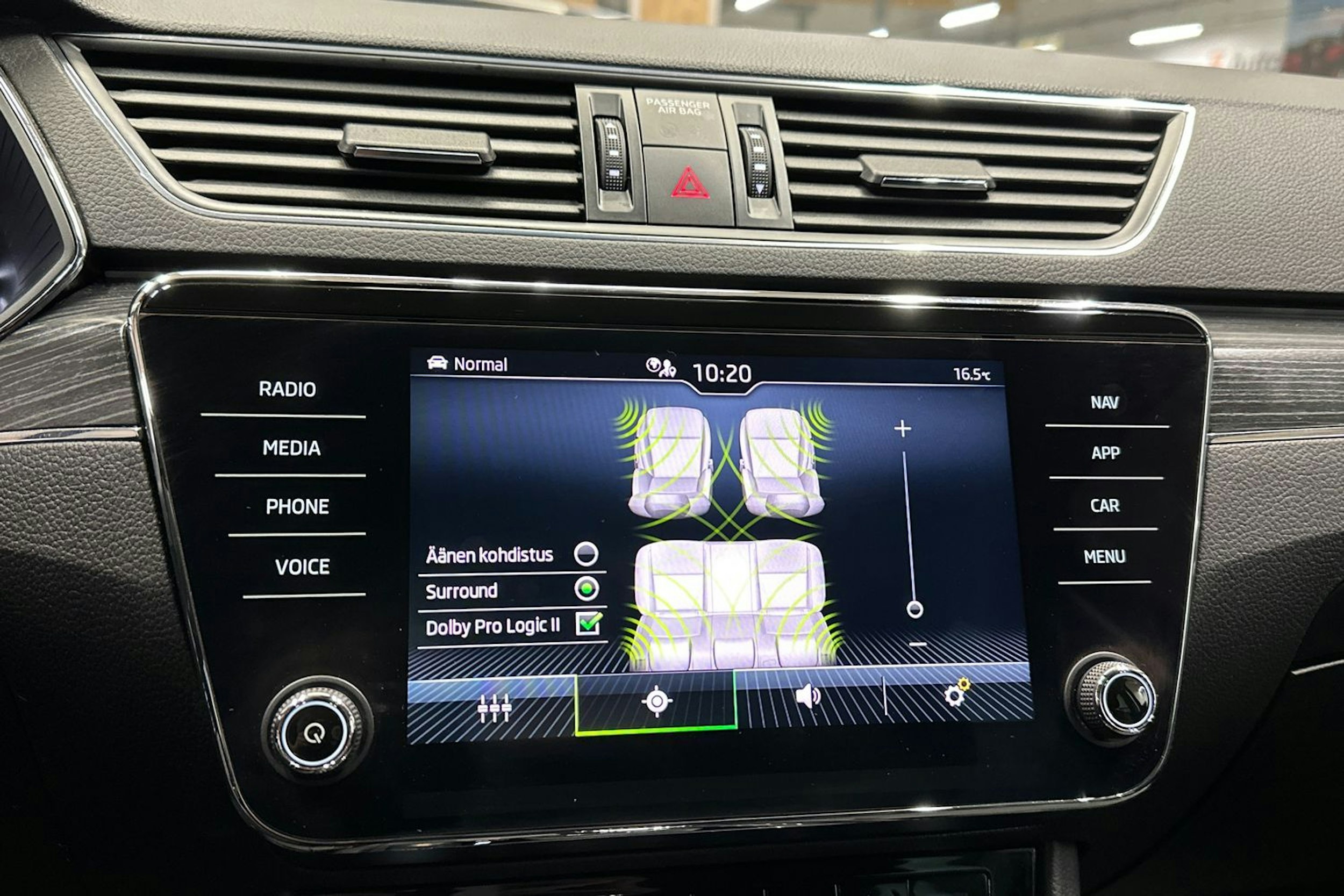 sininen Skoda Superb 2021 kuva 23.