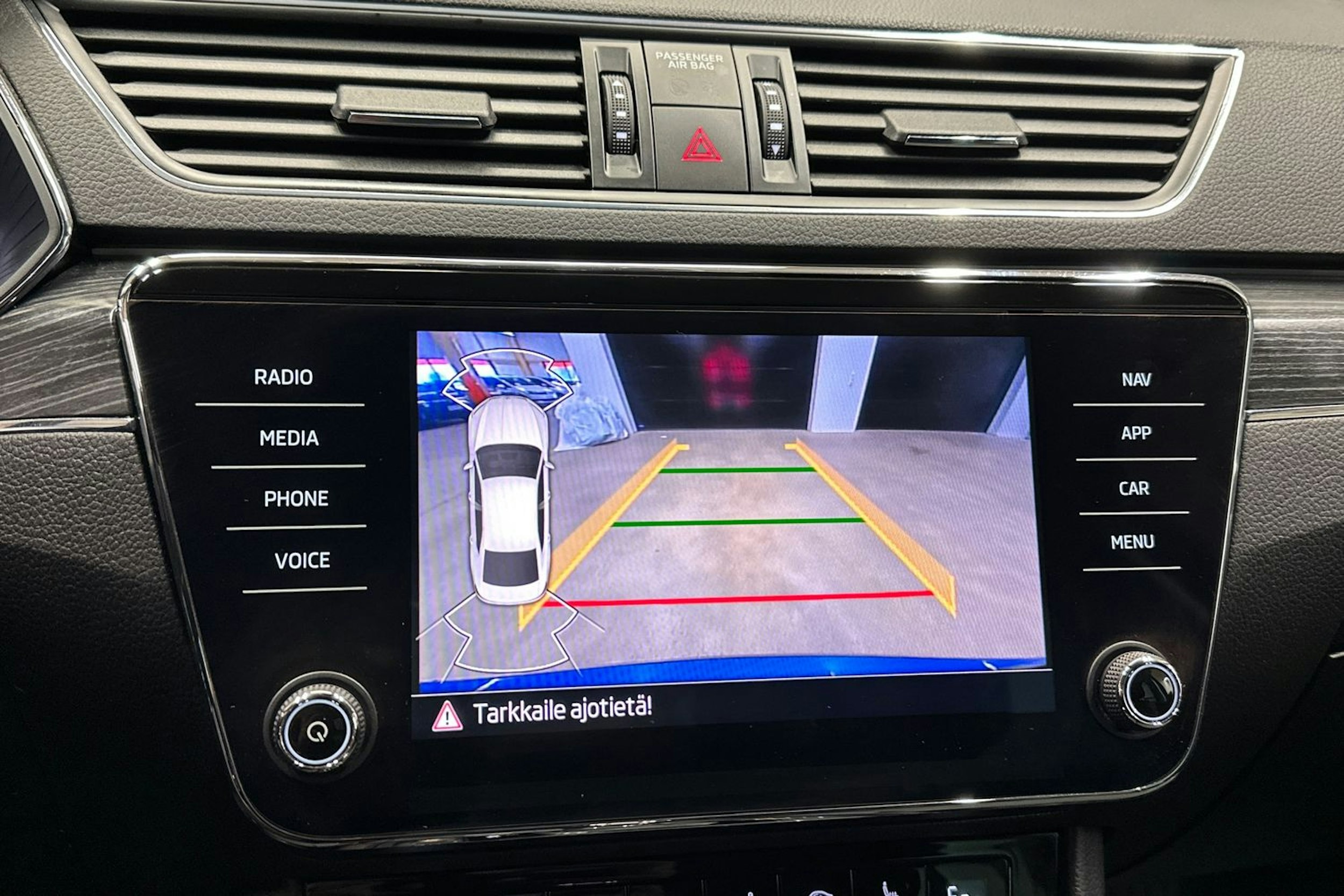 sininen Skoda Superb 2021 kuva 24.