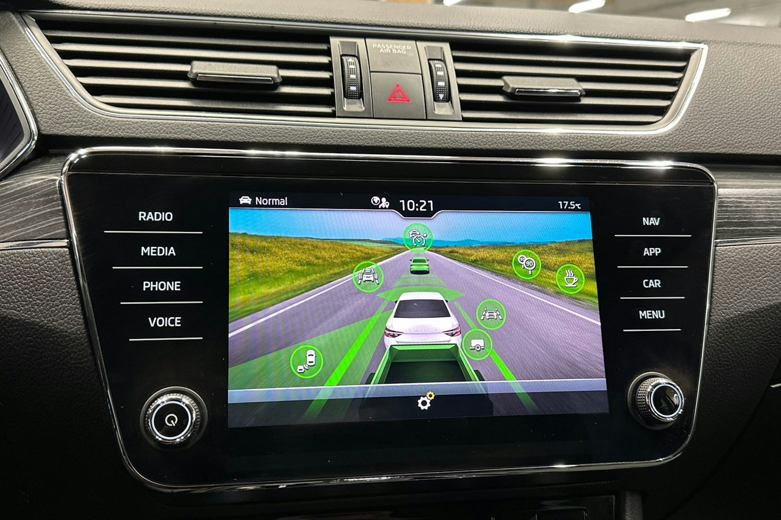 sininen Skoda Superb 2021 kuva 26.