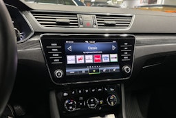 sininen Skoda Superb 2021 kuva 27.