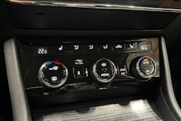 sininen Skoda Superb 2021 kuva 28.