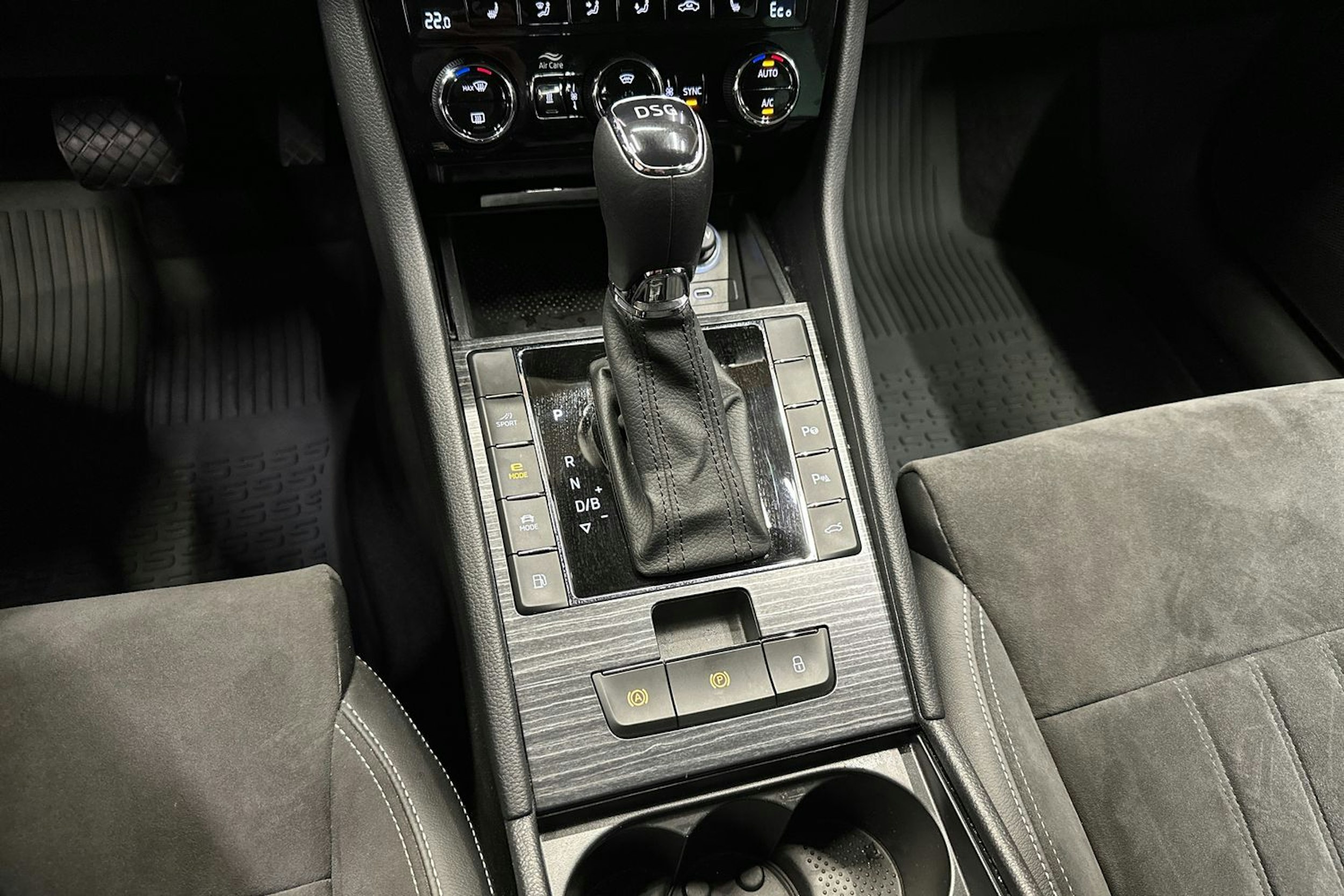 sininen Skoda Superb 2021 kuva 29.