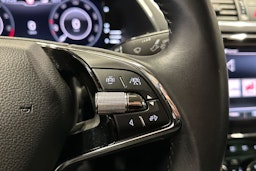 sininen Skoda Superb 2021 kuva 35.