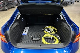 sininen Skoda Superb 2021 kuva 37.