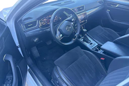 valkoinen Skoda Superb 2021 kuva 3.