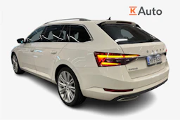 valkoinen Skoda Superb 2021 kuva 2.