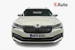 valkoinen Skoda Superb 2021 kuva 4.