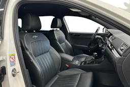 valkoinen Skoda Superb 2021 kuva 7.