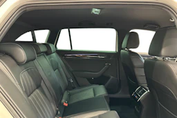 valkoinen Skoda Superb 2021 kuva 9.