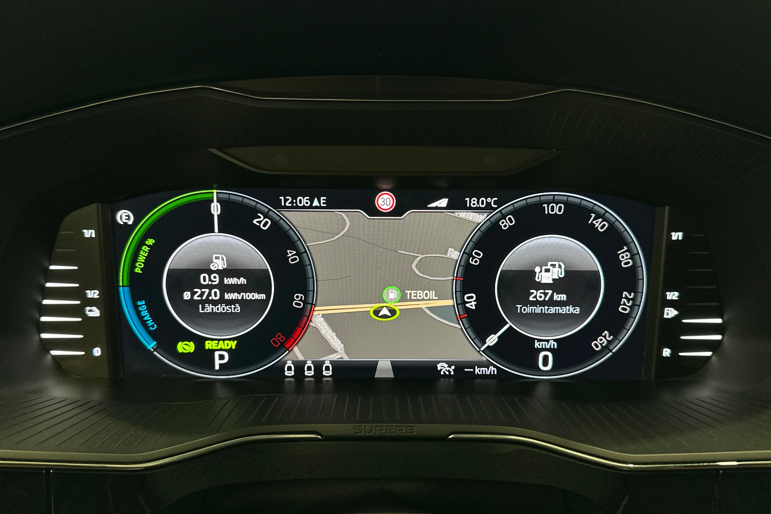 valkoinen Skoda Superb 2021 kuva 15.