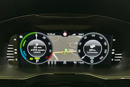 valkoinen Skoda Superb 2021 kuva 15.