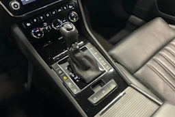valkoinen Skoda Superb 2021 kuva 16.